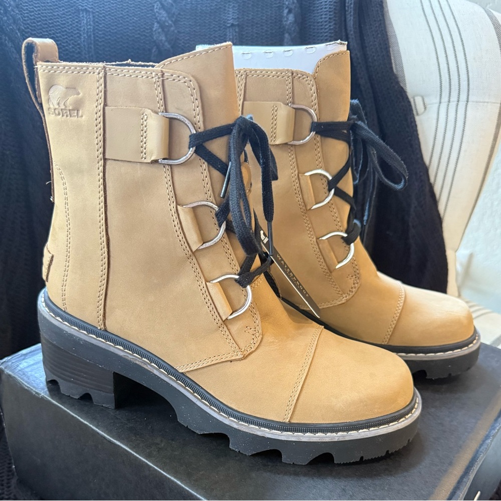 Sorel Women's Camel Lace-Up Boots